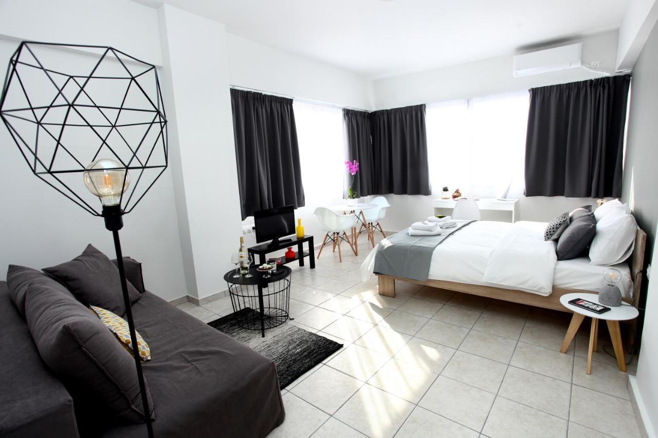 Old Town Hall Suites And Apartments เอเธนส์ ภายนอก รูปภาพ