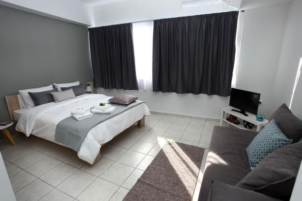 Old Town Hall Suites And Apartments เอเธนส์ ภายนอก รูปภาพ